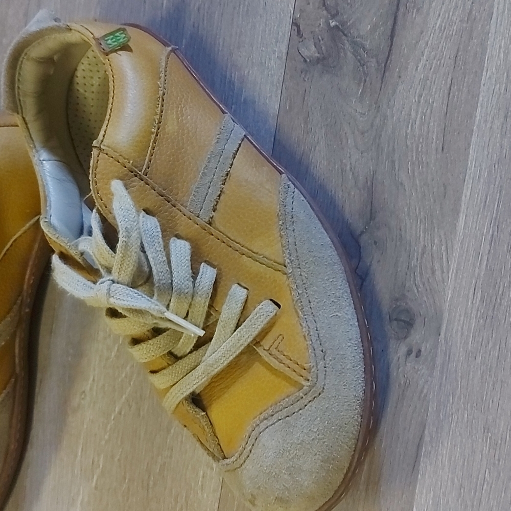 Shoes - Picture 2 of 4